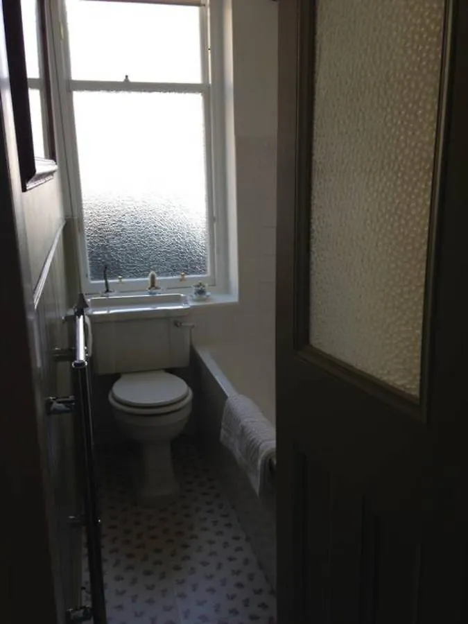 2 Bedroom Flat In Holyrood Park Sleeps 5 Эдинбург 0*,