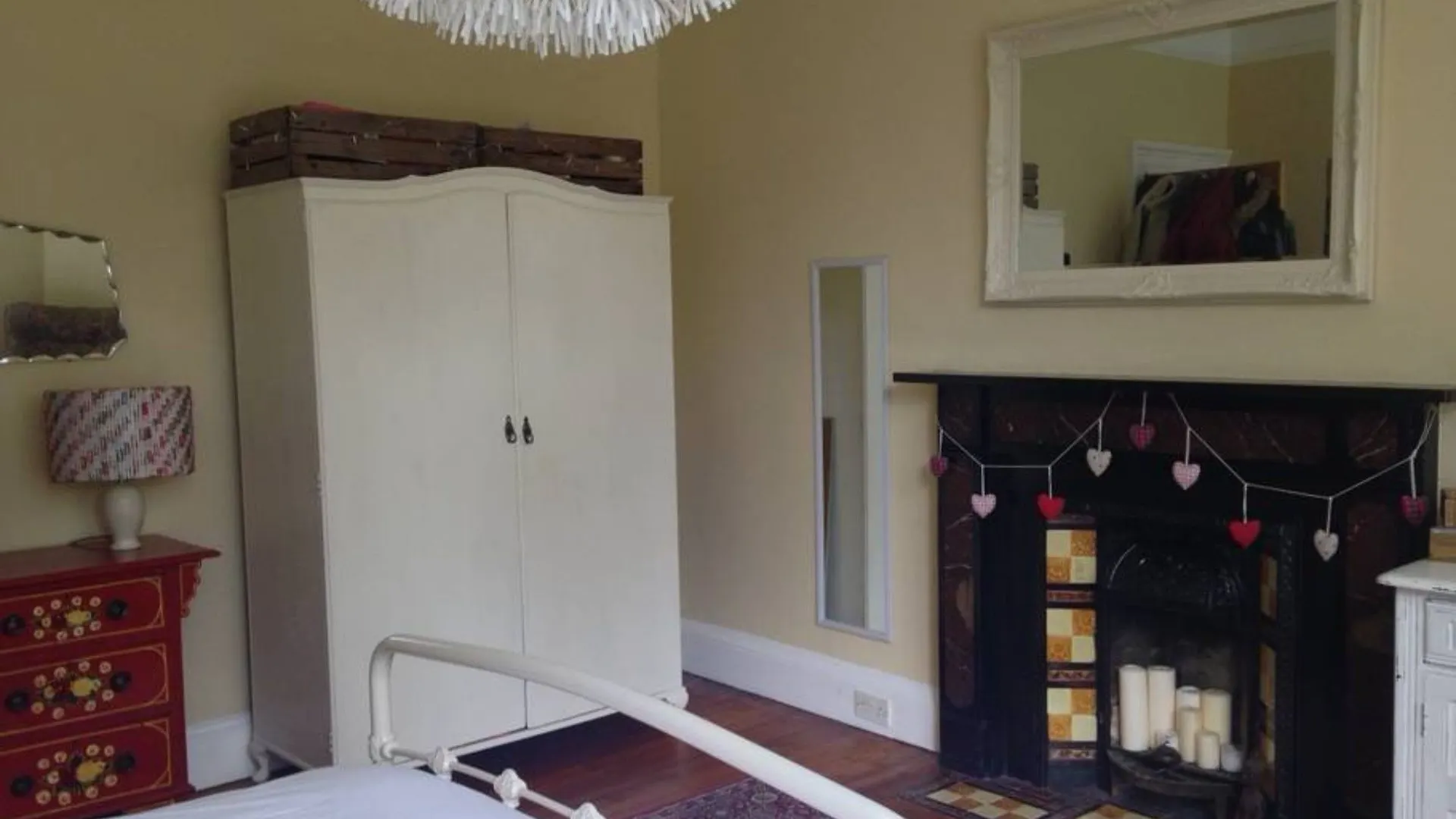 Апартаменты 2 Bedroom Flat In Holyrood Park Sleeps 5 Эдинбург Великобритания