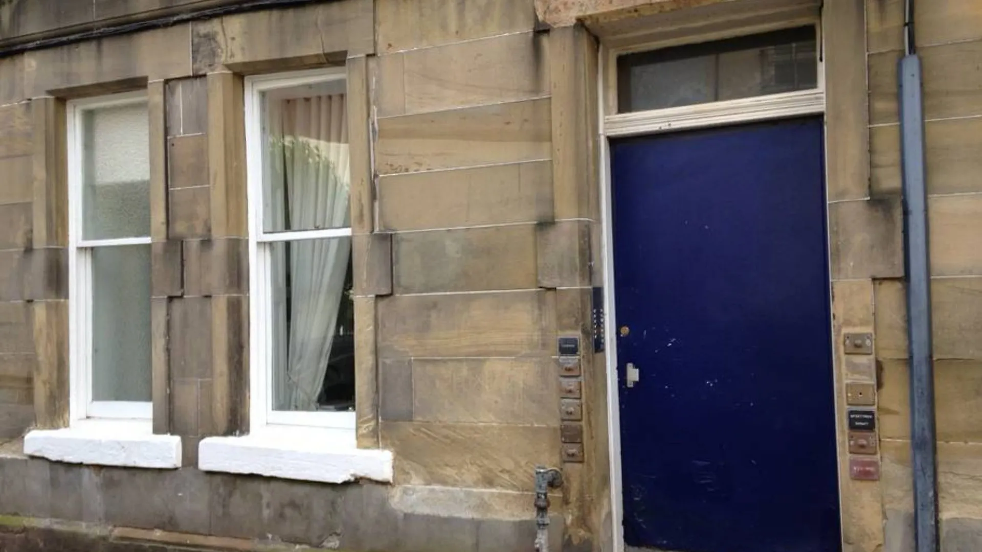 2 Bedroom Flat In Holyrood Park Sleeps 5 Эдинбург