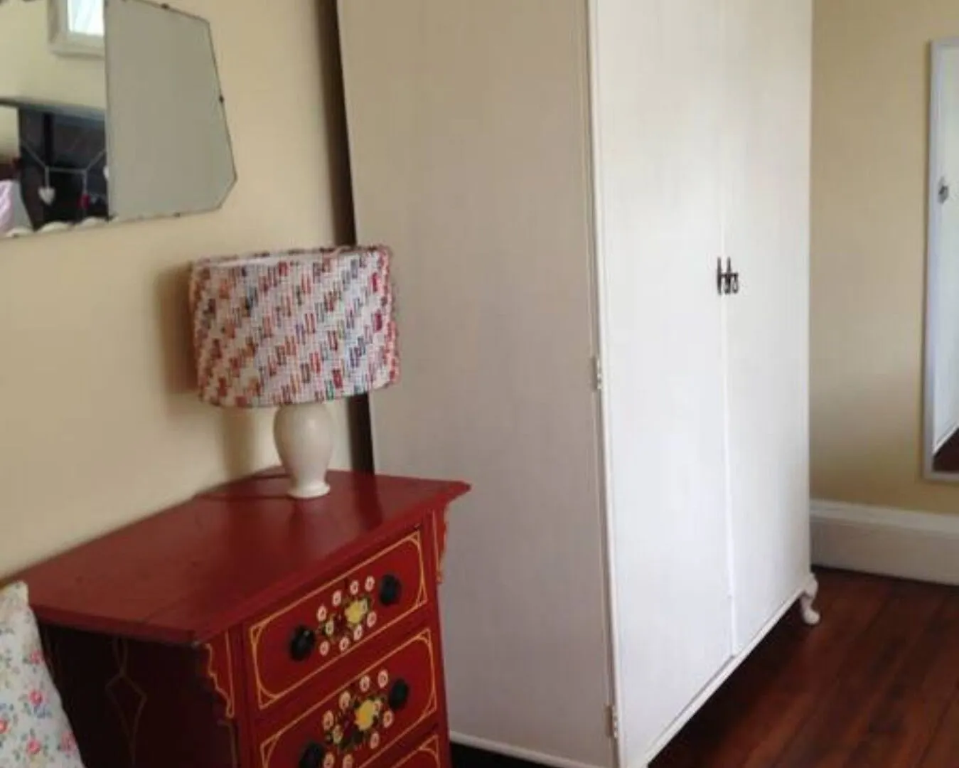 2 Bedroom Flat In Holyrood Park Sleeps 5 Эдинбург Апартаменты