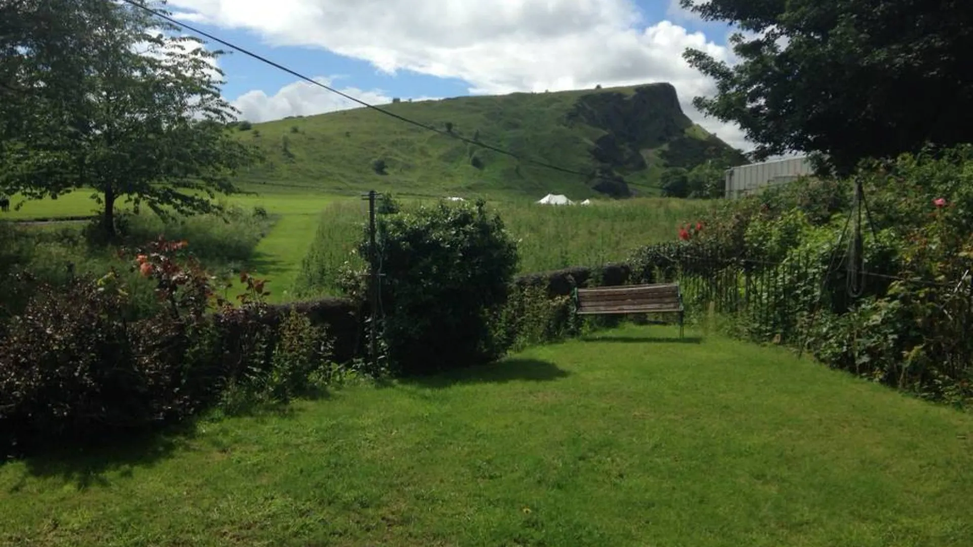 2 Bedroom Flat In Holyrood Park Sleeps 5 Эдинбург 0*,
